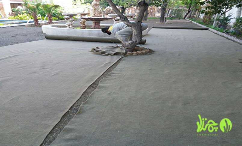 نصب چمن مصنوعی بر روی بستر خاک در پروژه باغ آتلیه