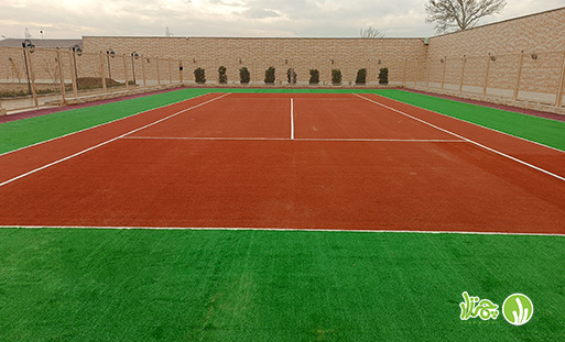 زمین تنیس شخصی در احمد‌آباد مستوفی